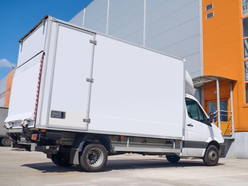 Por que a Escolha do Material de Isolamento Térmico é Fundamental na Performance de um Baú Frigorífico?